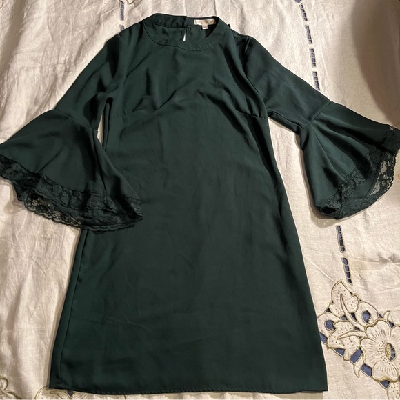 Hailey Lynn bell sleeve lame trim shift dress - Picture 2 of 5